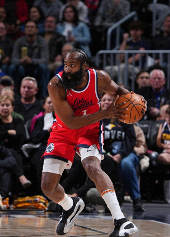 开云官网-里程碑夜！洛杉矶湖人回应争议，亚冠关键时刻刷纪录，质疑声仍在，医务组通报恢复的简单介绍