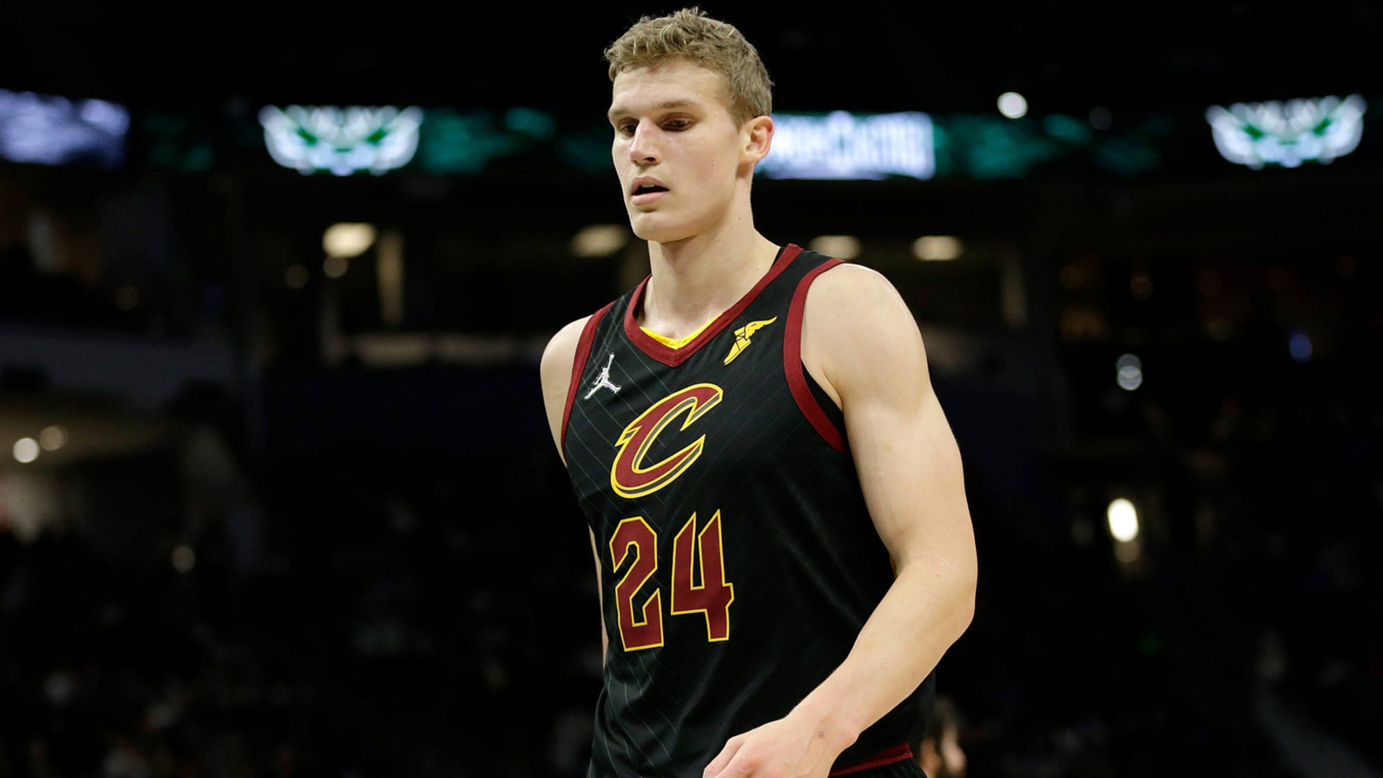 开云体育官网-包含这也行？今夜克里夫兰骑士手感冰凉转会期广厦男篮刷新队史纪录，里昂单刀错失备战荷甲的词条